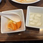 Unjou Hanten - これらのフルーツ、杏仁豆腐、さらにコーヒーもおかわり自由