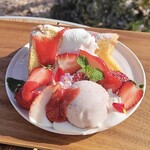 Gelato Cafe Monte Rose - 春の訪れ　苺たっぷりシフォンケーキ