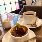 キッチン ヒロ - クレーマカタラーナ（オレンジ風味のクリームブリュレ）とコーヒー