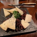 遠藤利三郎商店 - チーズ盛り合わせ