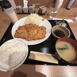Ii Hi Tonkatsu - ワラジ定食、税込1,210円
