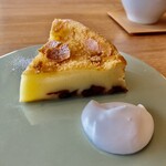 カフェ ミライ - 料理写真:もち粉とあんこのケーキ