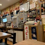 Marubi - 平日１８時だとほとんどスカスカ、宴会客は二階へ行く