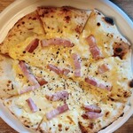 ピザ・ガーリック - カルボナーラピザ　1,420円