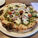ピザ・ガーリック - ジェノベーゼのピザ　1,420円