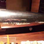 ミルカレス - シニアソムリエの吉備さんとも話が弾んだボランジェの００７コラボのマグナム。