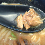 毘侍家 - 「つけ麺（大）」つけ汁の中に沈んだ刻みチャーシュー