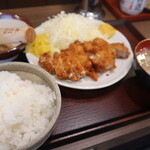 紅とん 神田東口店 - ランチのとんかつ定食（ご飯大盛）