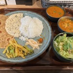 Supai Shiya - ランチメニュー 本日のカレープレート2種盛り¥1000
                        ※オープンキャンペーンによりランチタイム¥100割引(2024/4/6まで)
                        ※ムガール風チキンカレー、北インド風フィッシュマサラ選択