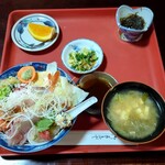 魚春 - 海鮮丼(1000円)