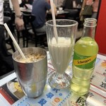 Capital Café - 凍奶茶＄25/忌廉鮮奶＄32