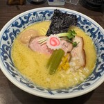 名物よだれ鶏と濃厚鶏白湯麺MATSURIKA - 濃厚鶏白湯麺(塩)