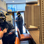 名物よだれ鶏と濃厚鶏白湯麺MATSURIKA - 内観