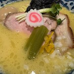 名物よだれ鶏と濃厚鶏白湯麺MATSURIKA - 濃厚鶏白湯麺(塩)