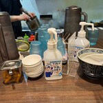 名物よだれ鶏と濃厚鶏白湯麺MATSURIKA - 卓上