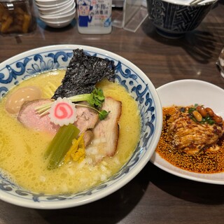 名物よだれ鶏と濃厚鶏白湯麺MATSURIKA - 料理写真:濃厚鶏白湯麺(塩)ミニよだれ鶏セット