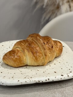 ポワンタージュ - フランス産バターのクロワッサン　300円