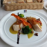 ブラッスリー ポール・ボキューズ 大丸東京 - 2000円ランチコースの肉料理