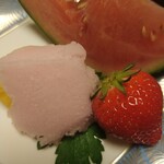 いも膳 - デザートの果物〜イチゴ、桜の風味のシャーベット、マンゴー、そしてスイカも。夏を先取りダッチャわいなー！（笑）www