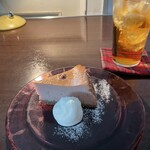 JAM CAFE - 桜のベイクドチーズケーキ　825円
                        アールグレイの水出しアイスティ　660円