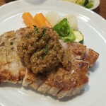 キッチン ブルー グローブ - 反対側から、豚のロースソテーは、三元豚だった！？