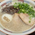 麺処 せんり - 博多ZERO玉子入り ＋ 青ネギ 薄めの豚骨スープ