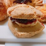 スーリープー - スコーンサンド(フランボワーズ)