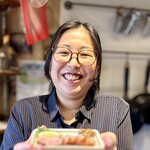 Hyougo - お店には数名のお客と明るい女性店主さんが。
                        ニコニコな笑顔に引き寄せられように生ビールを♫