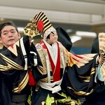 兵吾 - 広場では、近くの日本橋文楽劇場で興行している
                                文楽公演のデモンストレーションが始まった