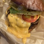 プレイヤーズ - バーガー上からのチーズの滝の流れをどうぞ！