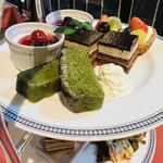 レストラン八間蔵 - 1段目　フルーツタルト　抹茶ブラウニー