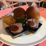レストラン八間蔵 - 3段目　エビカツバーガーサンド　ピーチポーク