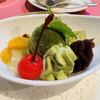 レストラン八間蔵 - 抹茶のクリームあんみつ