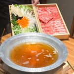 出汁しゃぶおばんざい おかか - 本日の野菜、本日のお肉(鹿児島県産黒豚バラ、鹿児島県産黒豚ロース、黒毛和牛極上サーロイン、黒毛和牛肩三角、黒毛和牛肩ロース、黒毛和牛タン)