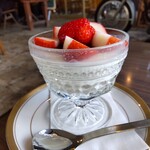 リプレイ モト サービス  - いちごのパンナコッタ