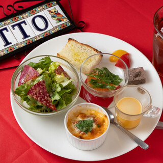 多彩な前菜が魅力のランチコース◎みんなでシェアして楽しむ♪