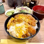 Tonkatsu Sansetsu - かつ丼  サラダ、味噌汁、お新香付き