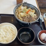 Sukiya - 牛すき鍋定食♬
                        卵×2個(⊙ꇴ⊙)