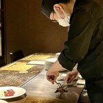 名駅 鉄板焼き 森本Ｘ Premium - 調理の様子