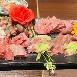 焼肉食べ放題 カルビとタン - 