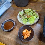 Yakiniku Gen - カルビ&ロース焼肉ランチお肉大盛り(サラダ、キムチ、タレ)