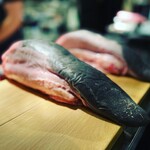 肉屋 92 - 希少和牛タンがマスト。
フレッシュ、ドライエイジングなどその時に応じて仕立てが変わります。