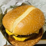 マクドナルド - 香ばしくトーストしたケシの実を使用したバンズ。