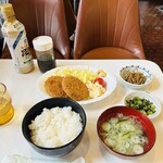 珈琲 GORO - ランチメニューからメンチカツ定食 900円を注文