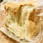 純生食パン工房 ハレパン - めちゃくちゃ千切って食べられてるΣ(-᷅_-᷄๑)