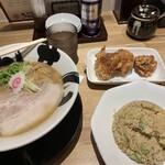 彩色ラーメンきんせい 高槻本店 - 