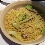 エノテカ・オルモ・デル・カウカソ - キャベツと地鶏のペペロンチーネ