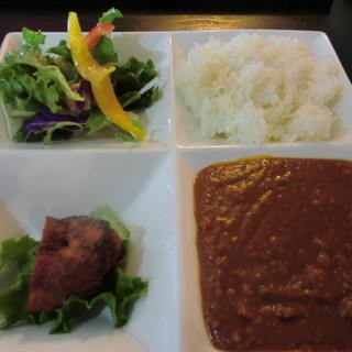 ボンベイ・インディアンダイニング&バー_0