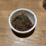 Baniku Baru Haneuma - お通し　馬肉のデミグラスソース煮込み