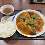 Eifuku - 家常豆腐とライス、スープと搾菜はセット